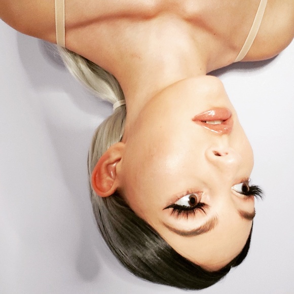 Meet your Posher, Dani! - Picture 3 of 6